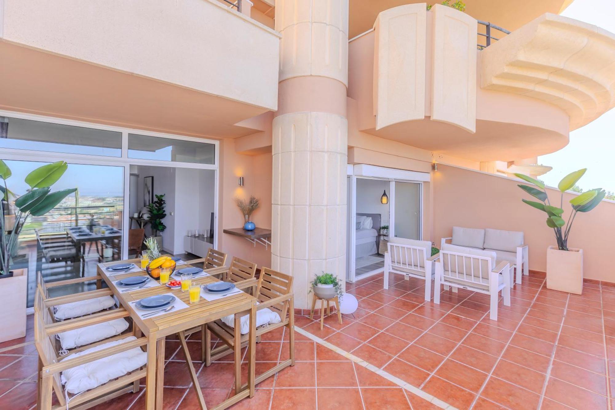 2 Bedroom Amazing Views Golf And Pool Apartment *