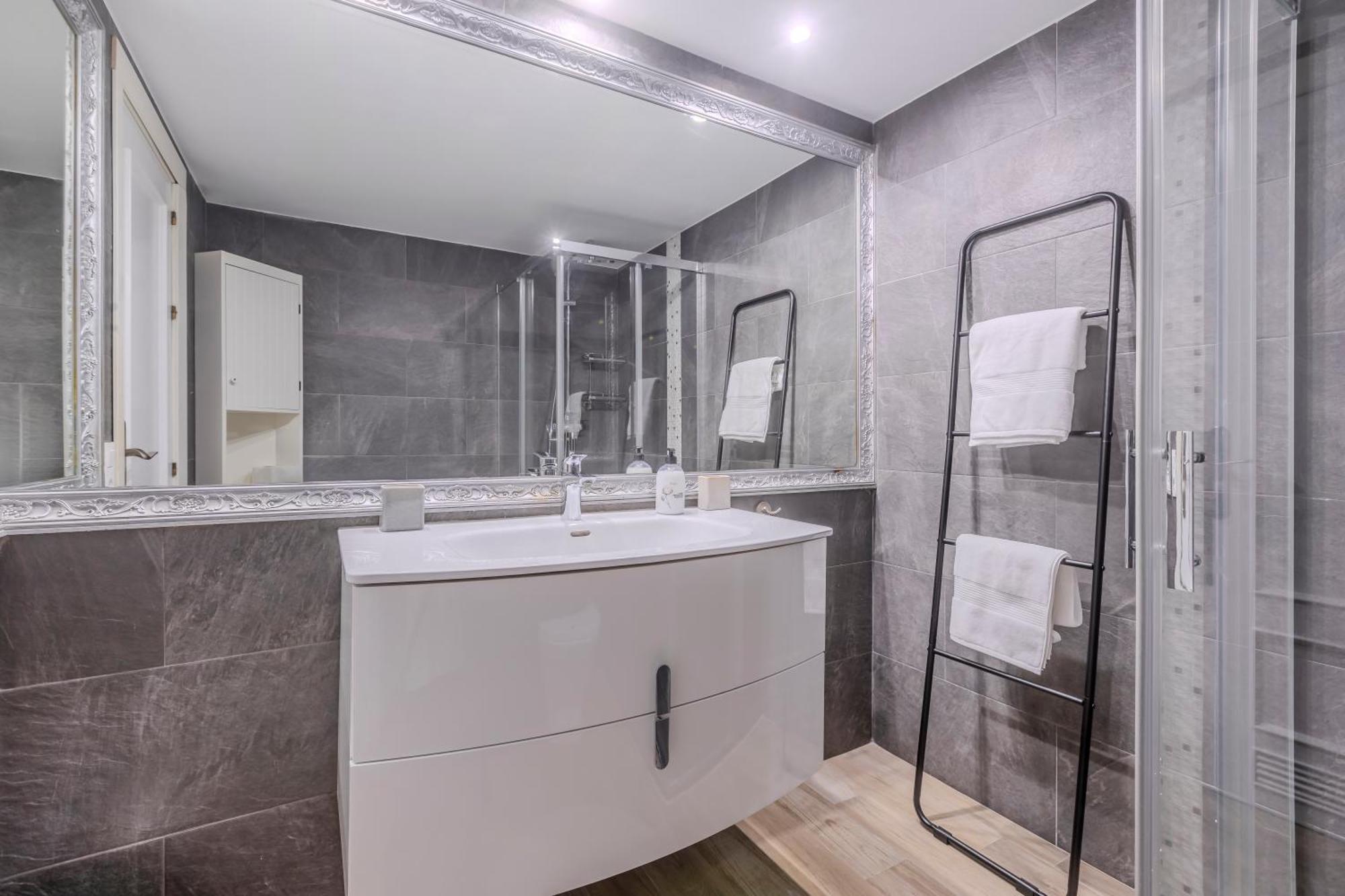 2 Bedroom Amazing Views Golf And Pool Marbella