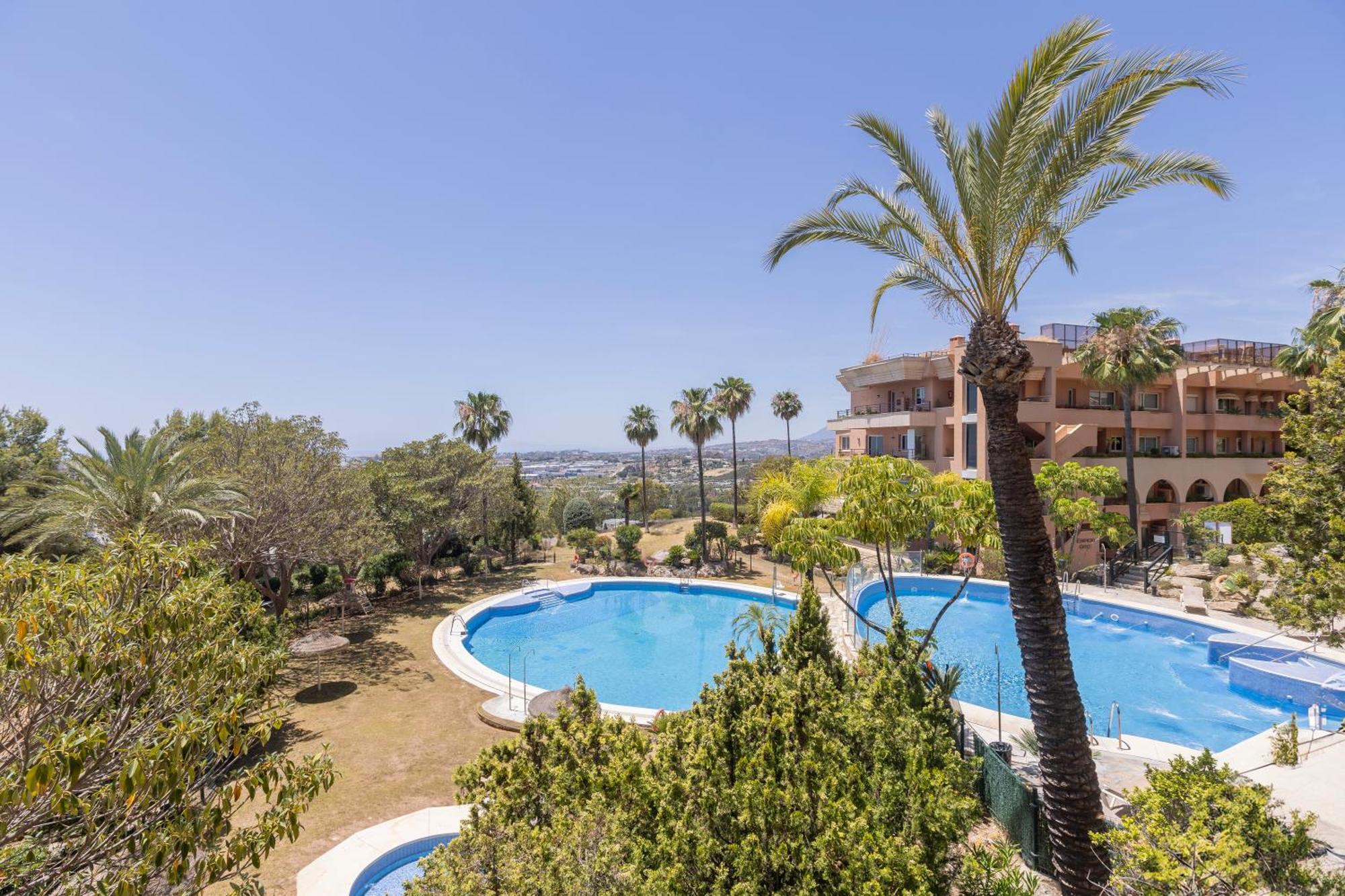 2 Bedroom Amazing Views Golf And Pool Apartment