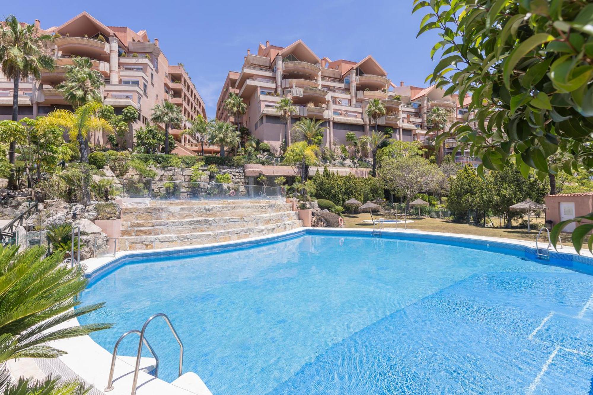 2 Bedroom Amazing Views Golf And Pool Apartment *