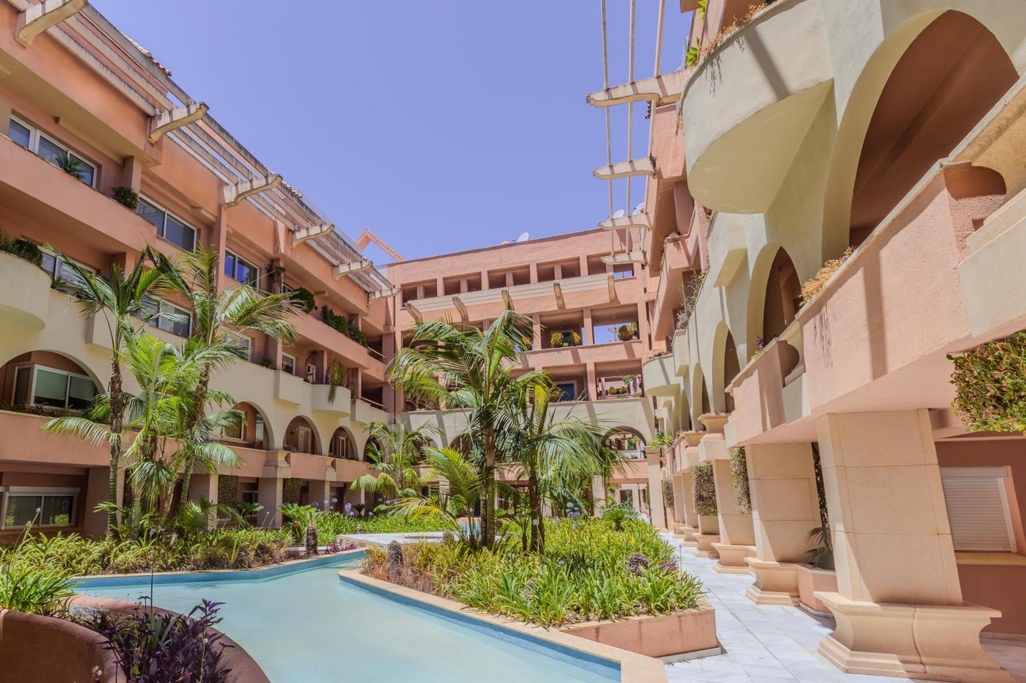 2 Bedroom Amazing Views Golf And Pool *